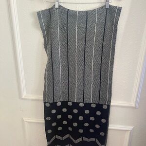 Banana republic wool/cashmere Elegant Black and Gray Patterned scarf